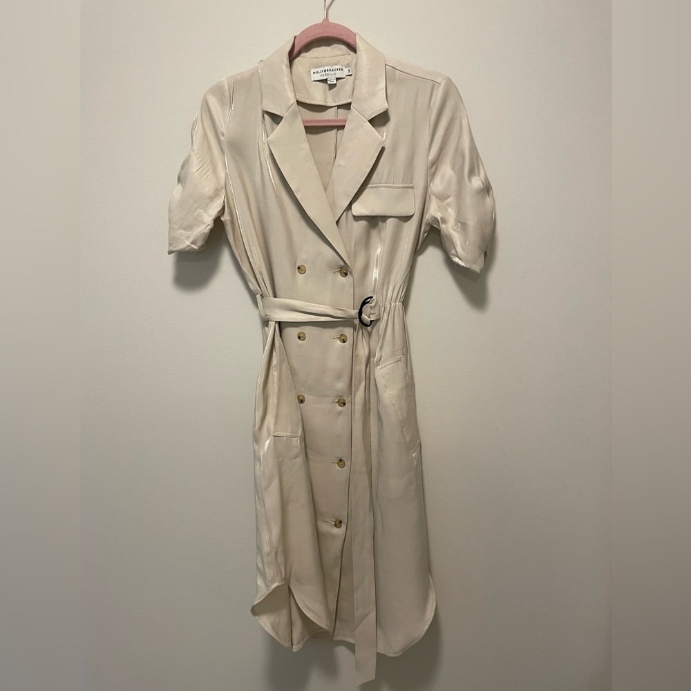 EUC Molly Bracken beige trench style dress